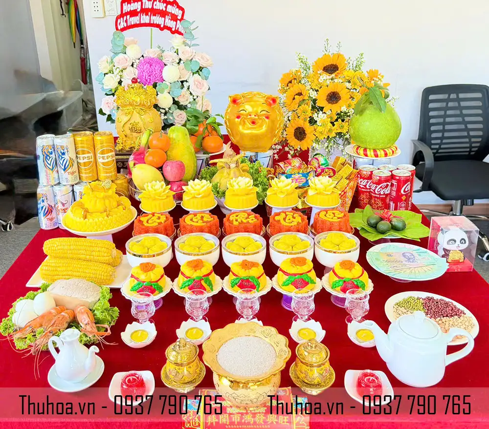 Đặt mâm cúng khai trương trọn gói đầy đủ lễ nghi tại Thuhoa.vn. Chuẩn bị mâm cúng đẹp, giao tận nơi nhanh chóng, giúp khai trương hồng phát – buôn may bán đắt.