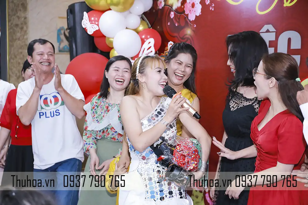 THUÊ CHÚ HỀ CÔ HỀ ĐA NĂNG CHO TIỆC (2)