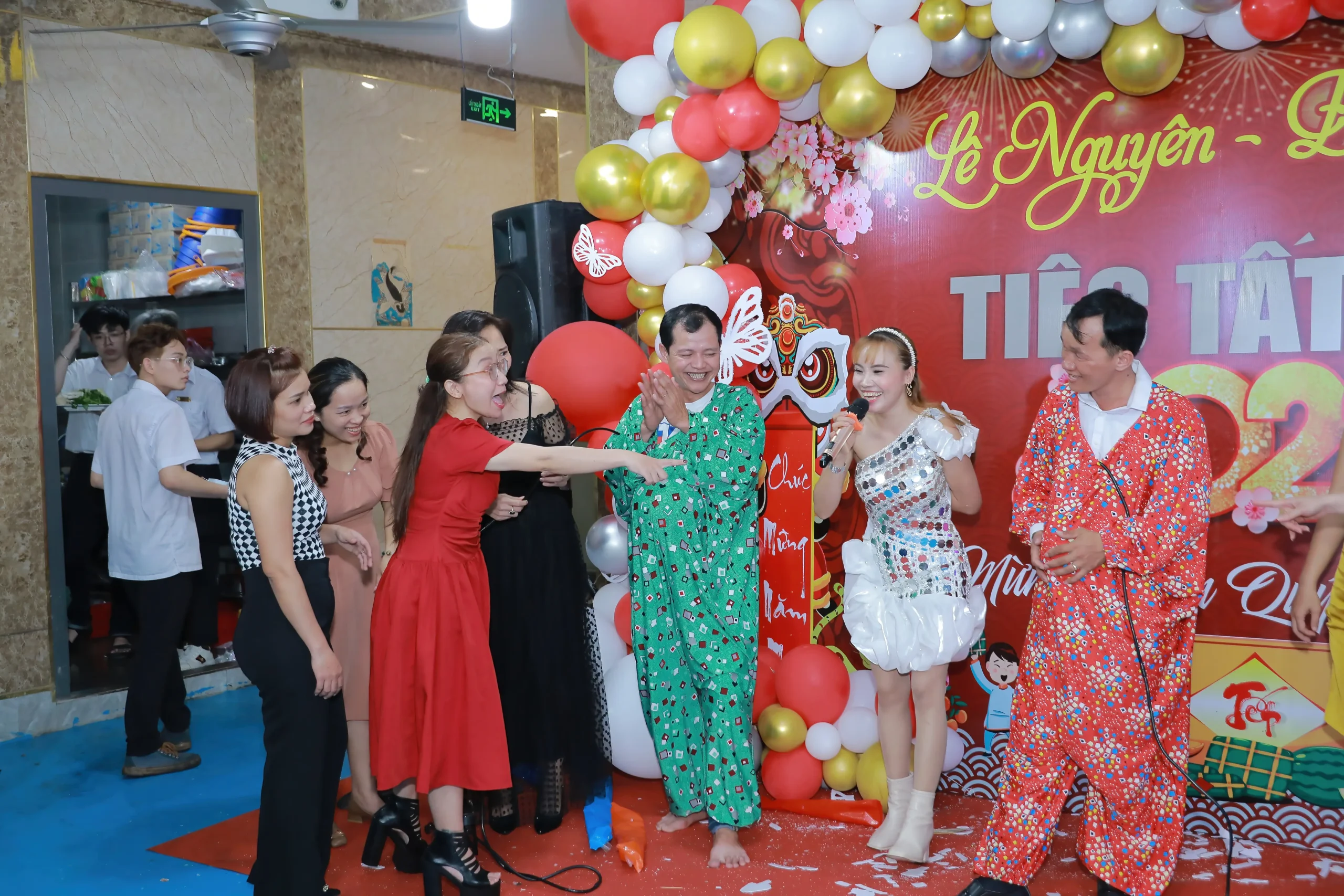 THUÊ CHÚ HỀ CÔ HỀ ĐA NĂNG CHO TIỆC (2)