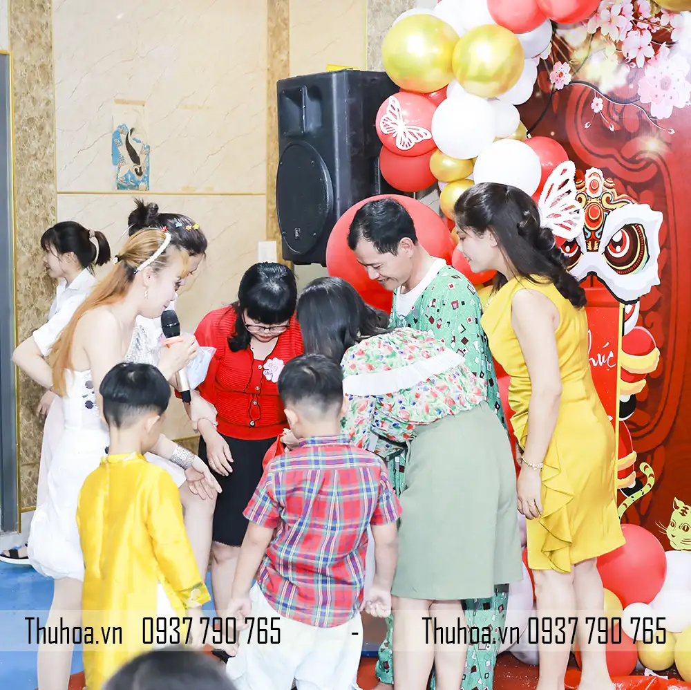 THUÊ CHÚ HỀ CÔ HỀ ĐA NĂNG CHO TIỆC (3)