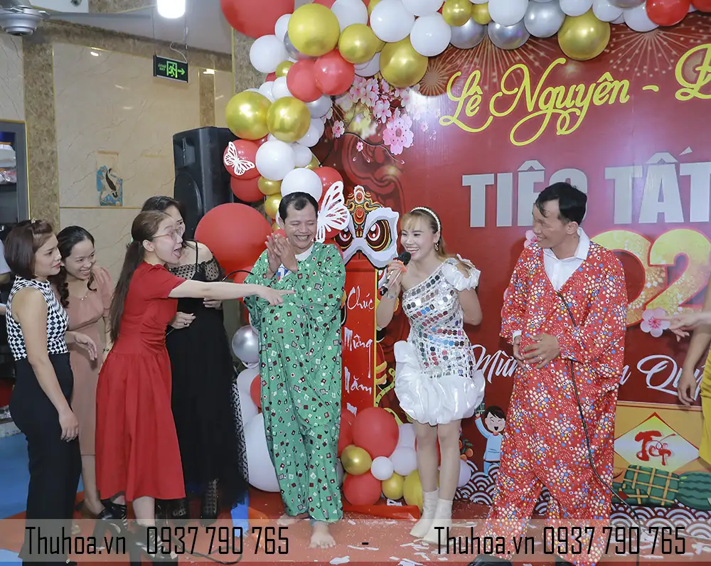 THUÊ CHÚ HỀ CÔ HỀ ĐA NĂNG CHO TIỆC (4)