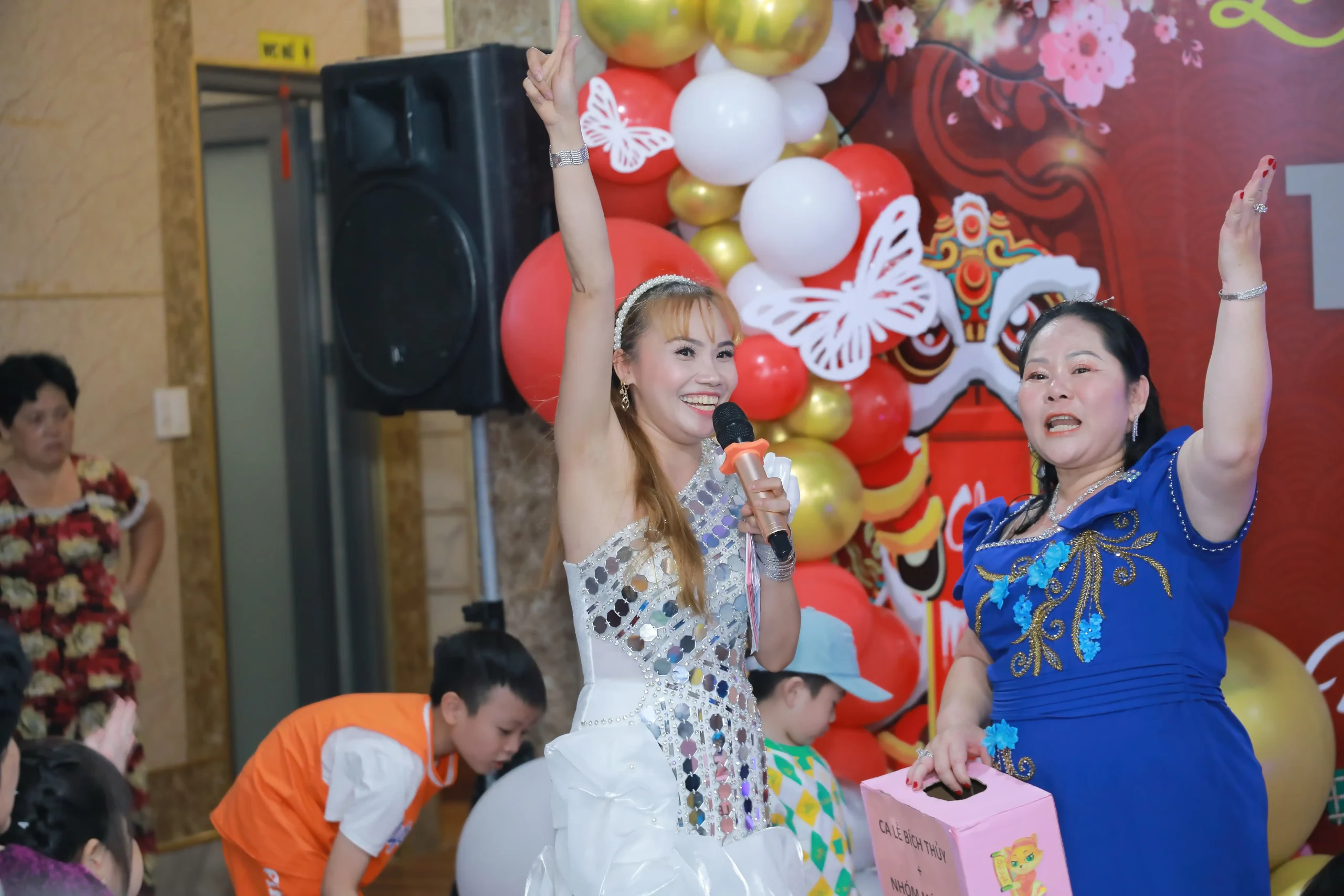 THUÊ CHÚ HỀ CÔ HỀ ĐA NĂNG CHO TIỆC (4)
